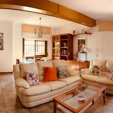 Casa Con Piscina Cerca Del Mar Holiday home Calafell