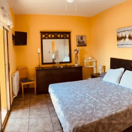 Casa Con Piscina Cerca Del Mar Holiday home Calafell