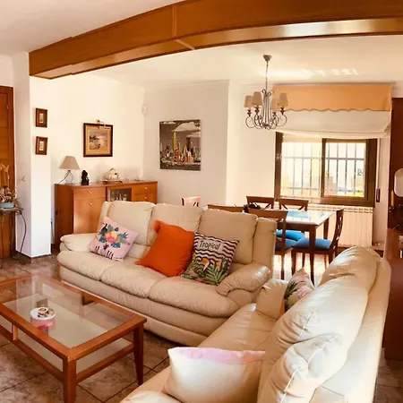 Casa Con Piscina Cerca Del Mar Holiday home Calafell