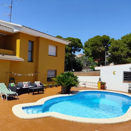 Casa Con Piscina Cerca Del Mar Holiday home Calafell